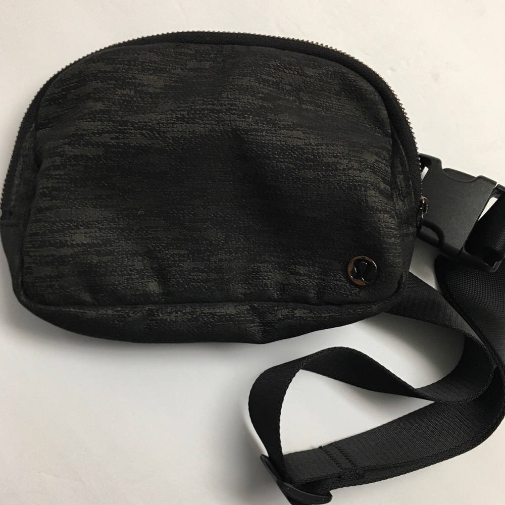 Lululemon Everywhere Belt Bag Black Orange Crossbody Fanny Pack - Picture 2 of 10